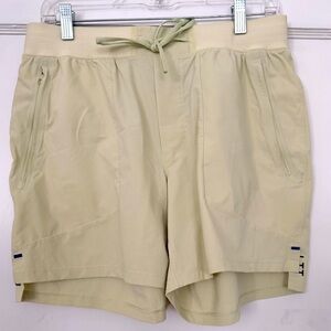 Lululemon license to train yellow shorts men’s L